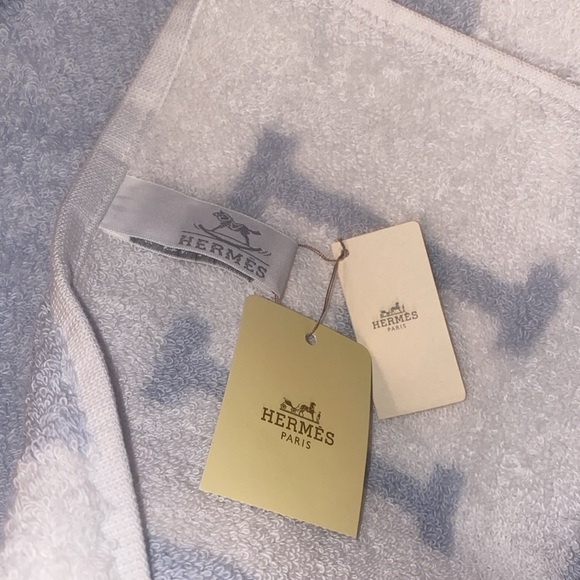 Hermes Towel in Box new - Picture 2 of 4
